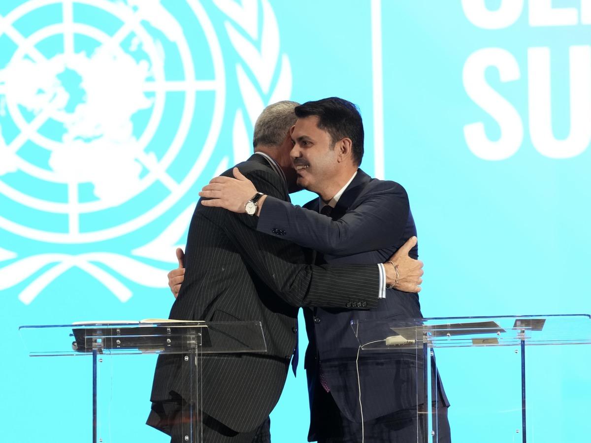 COP31 Başkanı Murat Kurum 455 deprem konutuyla &ouml;rnek verdi: "D&uuml;nya bizden uygulama bekliyor" 9