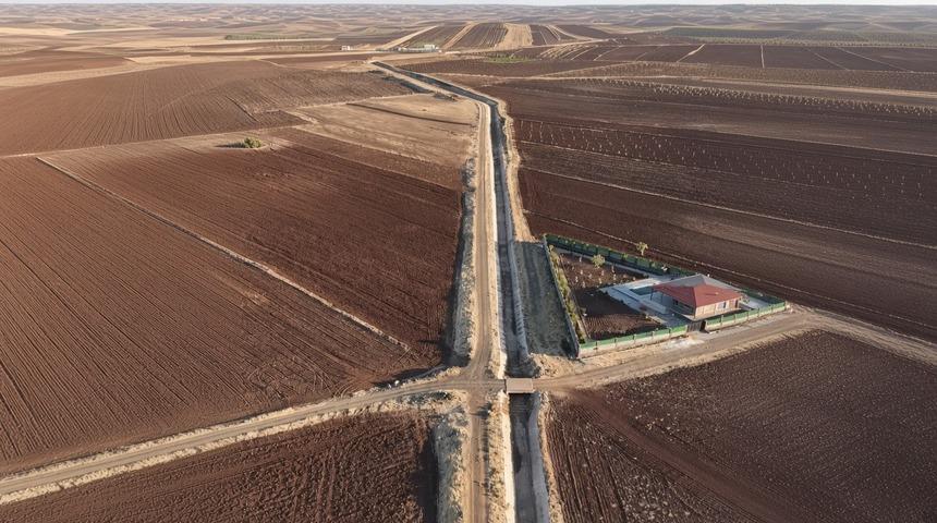 Kilis&rsquo;te kış hazırlıkları kapsamında derivasyon kanalları temizleniyor