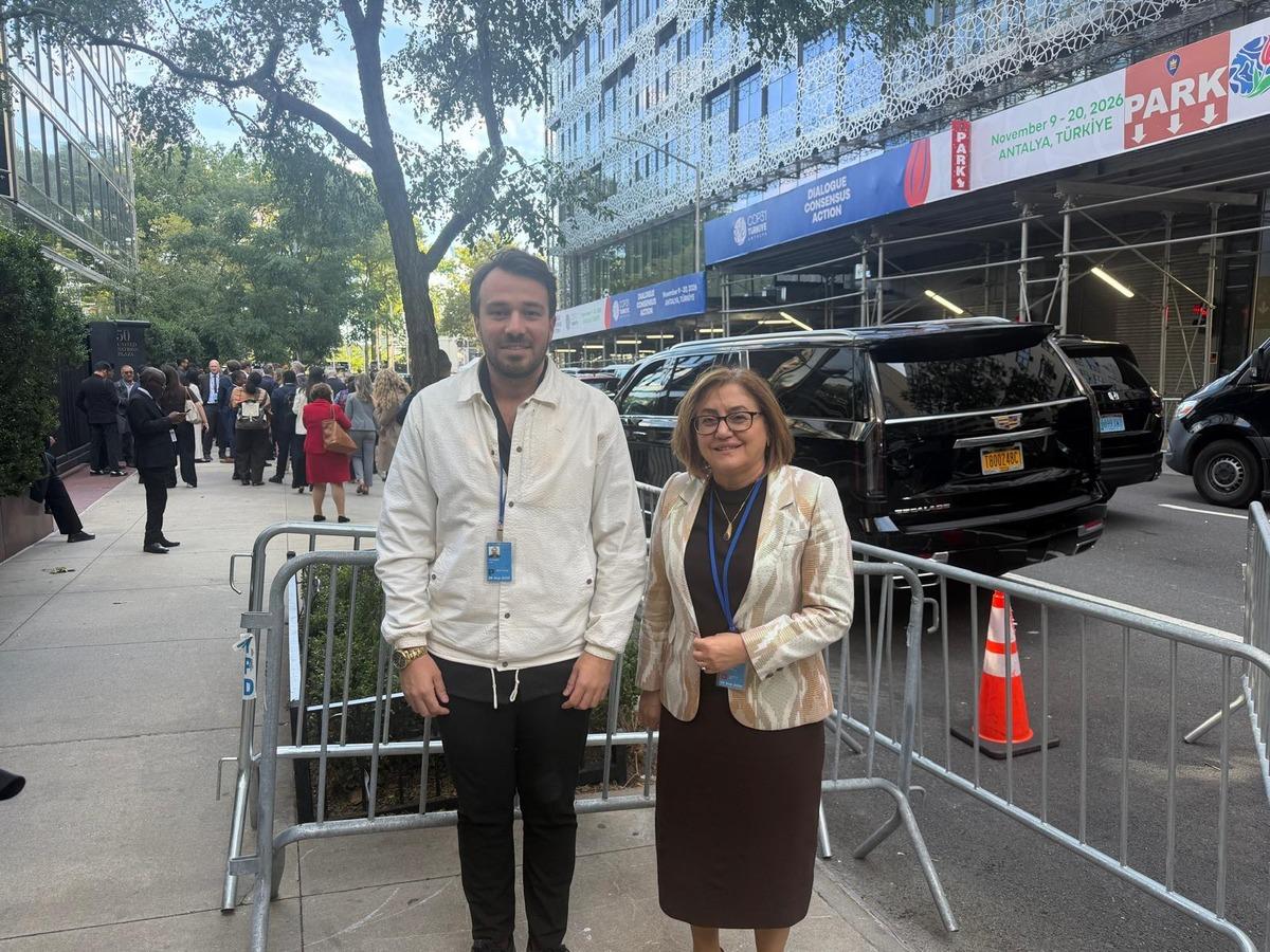 Gaziantep B&uuml;y&uuml;kşehir Belediyesi nde  hibe  detayı! Başkan Fatma Şahin New York ta a&ccedil;ıkladı: "Evrensel d&uuml;ş&uuml;n&uuml;p yerel uygulayacaksın" 2