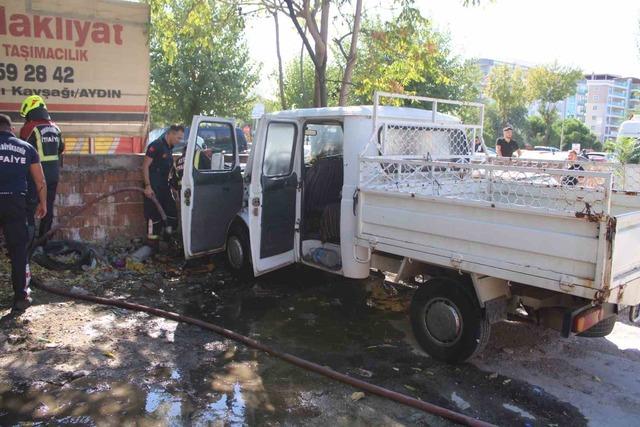 Park halindeki kamyonette yangın &ccedil;ıktı 2