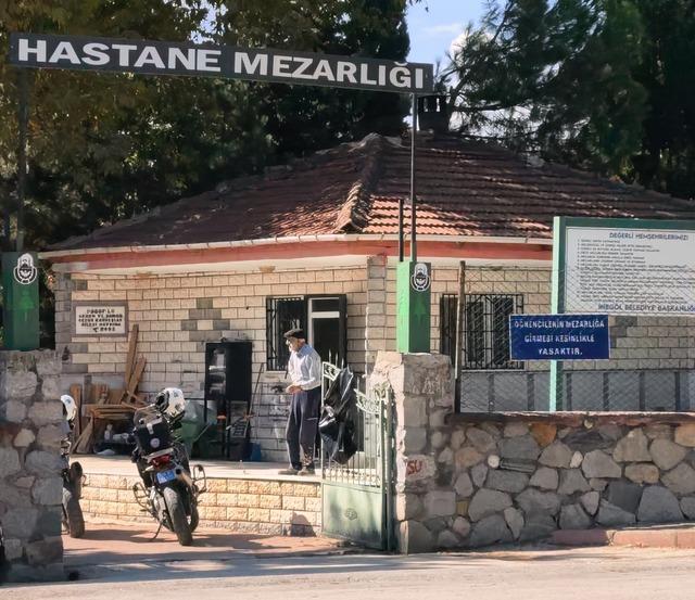 Mezarlıkta baltalı kavga: 1 yaralı 4