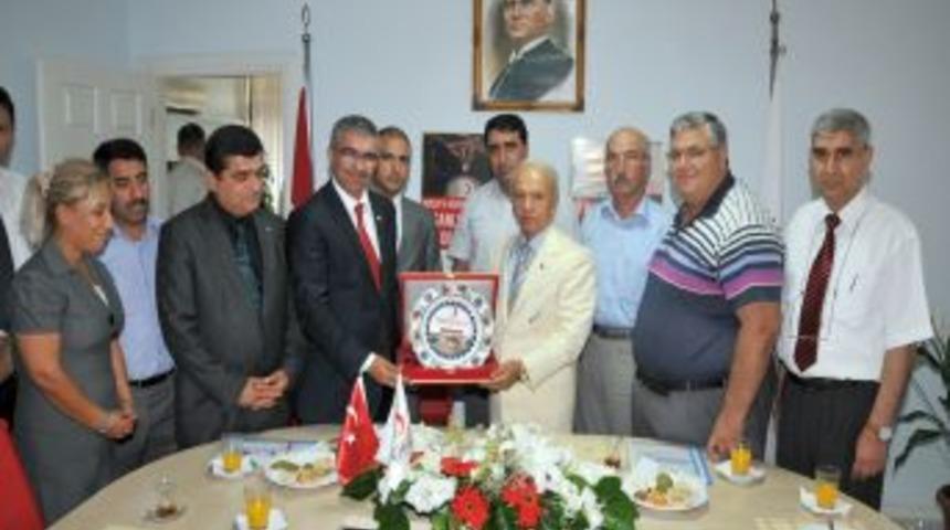 Vali İlhan Atış, T&uuml;rk Kızılayı Adana Şubesi&rsquo;ni ziyaret etti