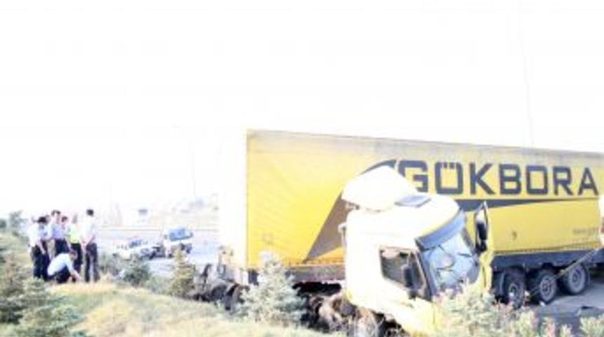 TIR hatalı solladı, 5 kişi hayatını kaybetti