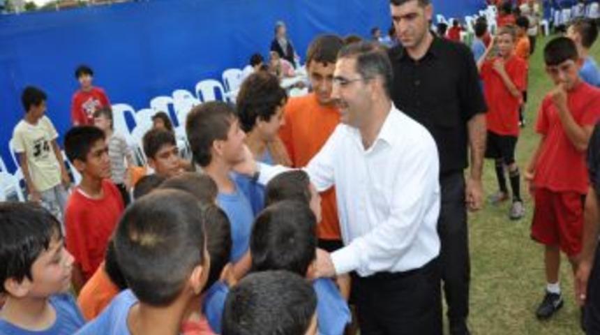 Y&uuml;reğir Belediyesi futbol yaz okulu sona erdi