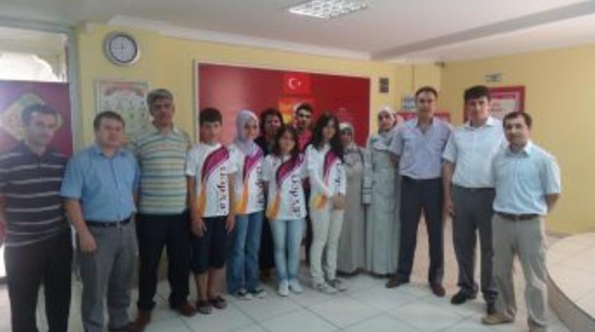 Sel&ccedil;uk Anafen Dershaneleri, d&ouml;rt T&uuml;rkiye SBS birincisini &ouml;d&uuml;llendirdi