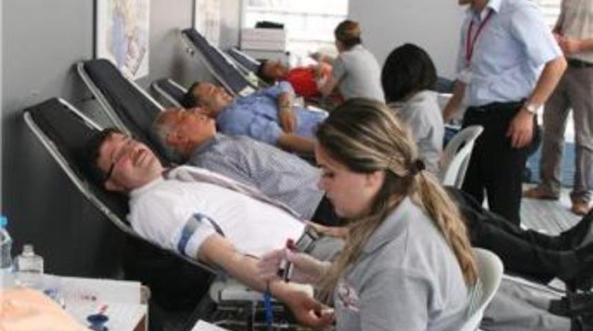 AK Partili Başer&rsquo;den, Kızılay kan bağışı kampanyasına destek