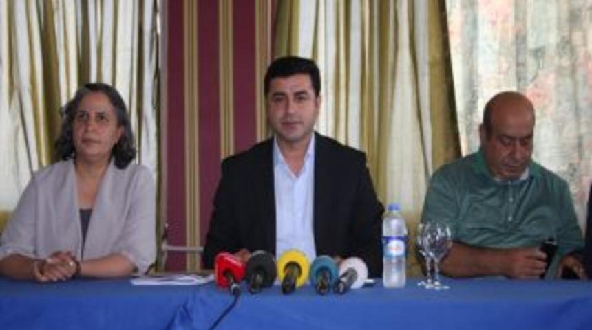 Demirtaş: Anayasa tartışmalarında aktif, &ouml;nc&uuml; bir rol almak istiyoruz