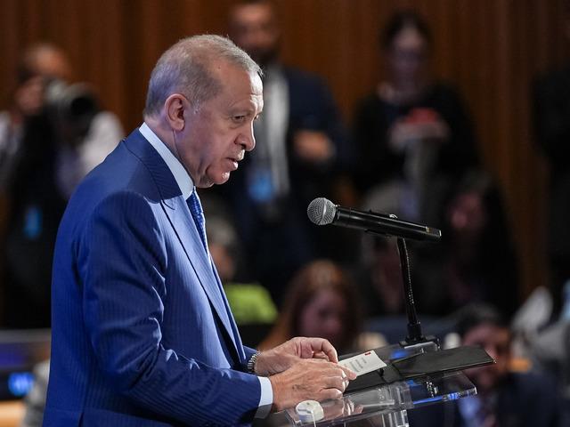 Cumhurbaşkanı Erdoğan'dan fon soruşturması a&ccedil;ıklaması: "T&uuml;rkiye ekonomisine y&ouml;nelik bir risk yok"