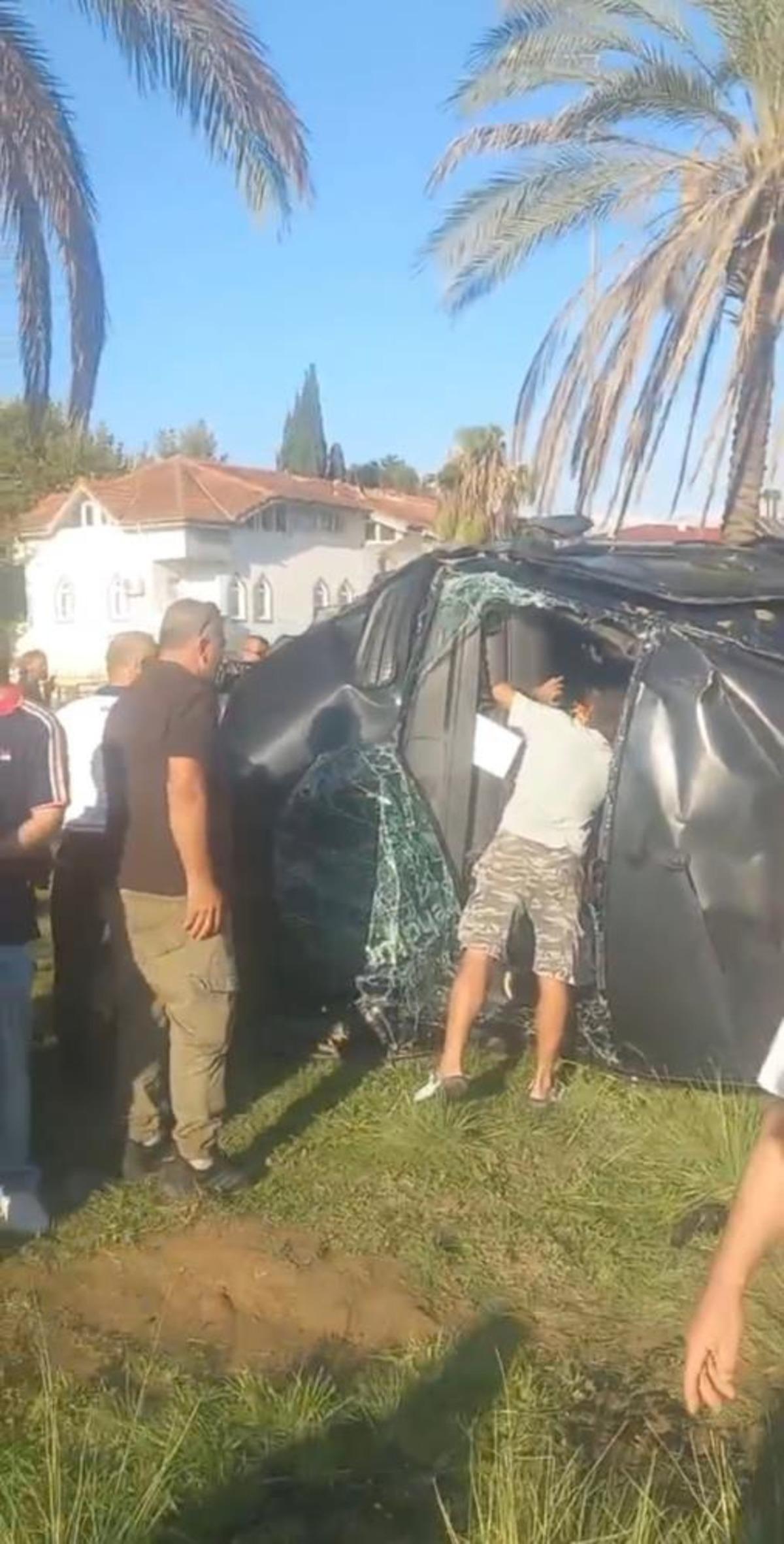 Antalya da tur minibüsü, kamyonet ve otomobil çarpıştı: 15 i turist 17 yaralı 3
