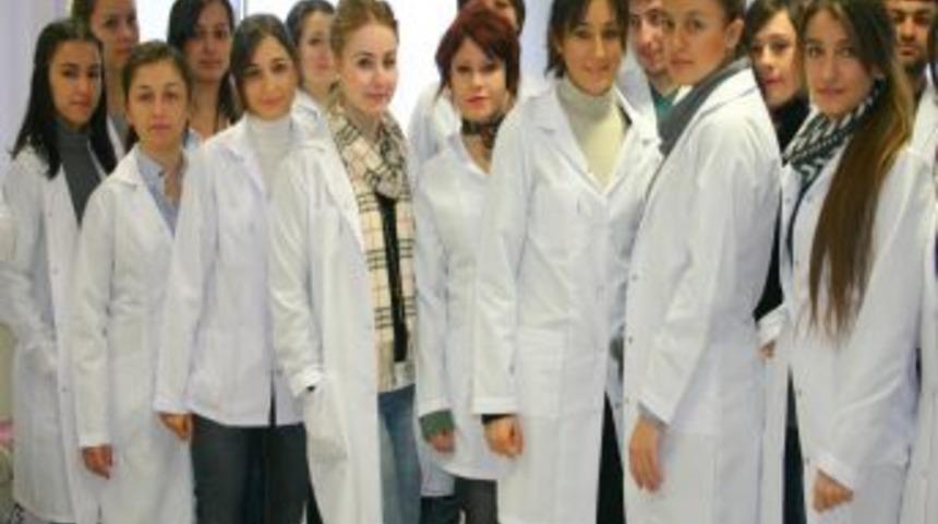 İzmir &Uuml;niversitesi Hemşirelik mezunlarına istihdam garantisi