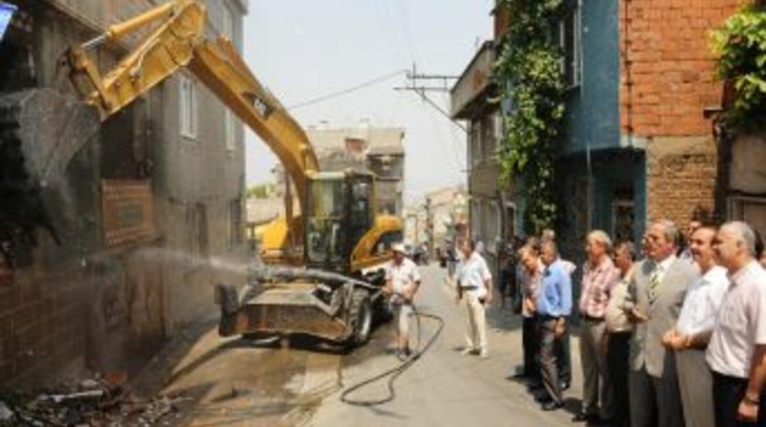 Bursa'daki dar yollar kamulaştırmayla genişliyor