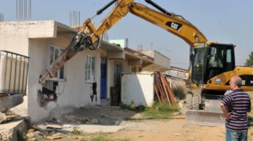 Nil&uuml;fer&rsquo;de ka&ccedil;ak 7 bina yıkıldı