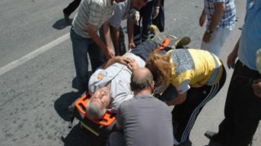 Yangına giden itfaiye otomobille &ccedil;arpıştı