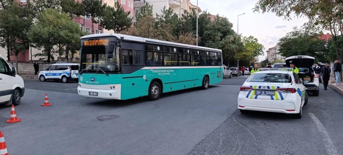Bisikletiyle halk otobüsünün altında kalan çocuk hayatını kaybetti 1