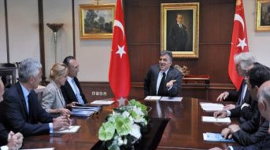 Cumhurbaşkanı G&uuml;l T&Uuml;SİAD heyetini kabul etti