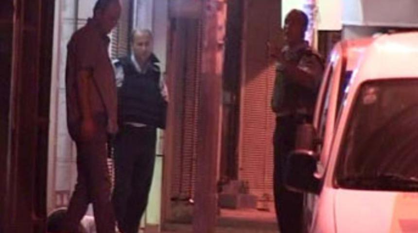 &Ouml;ld&uuml;r&uuml;p saatlerce başında bekledi