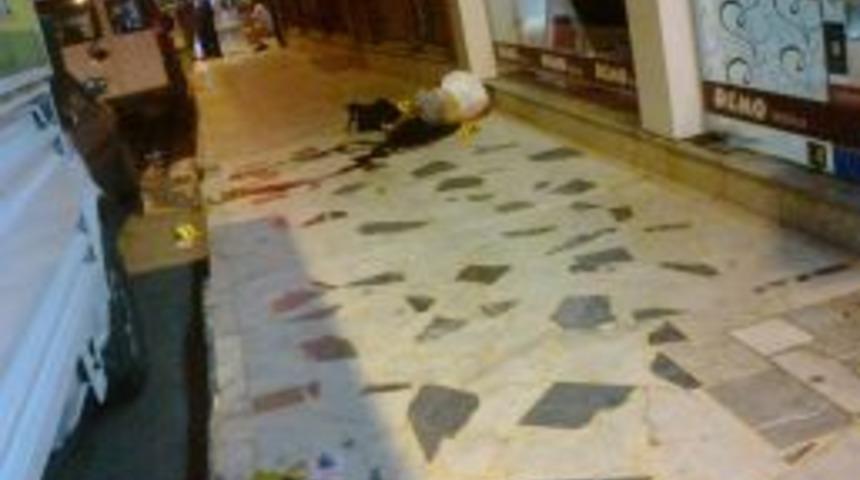 Emekli polis barda &ccedil;alışan kadın arkadaşını &ouml;ld&uuml;r&uuml;p intihara kalkıştı