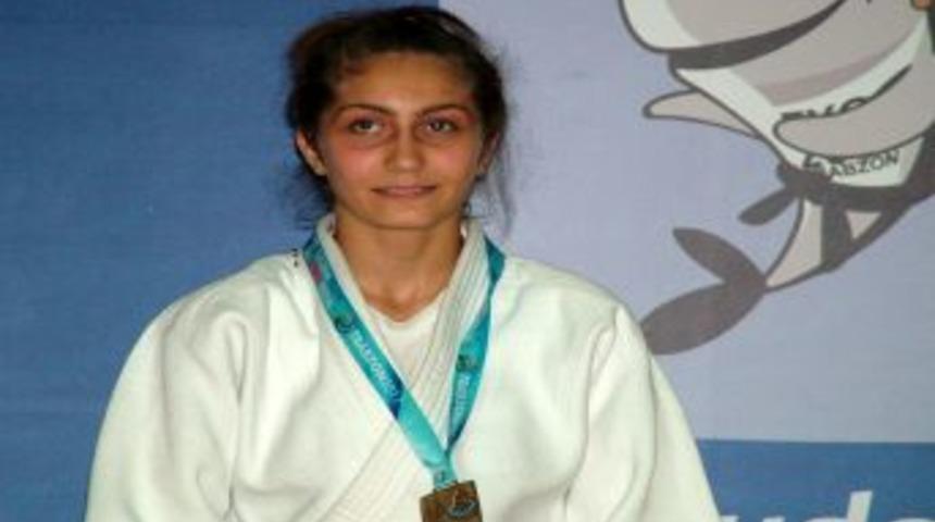 T&uuml;rkiye'ye ilk altın madalyayı kazandırdı, hedefi Rio Olimpiyatları