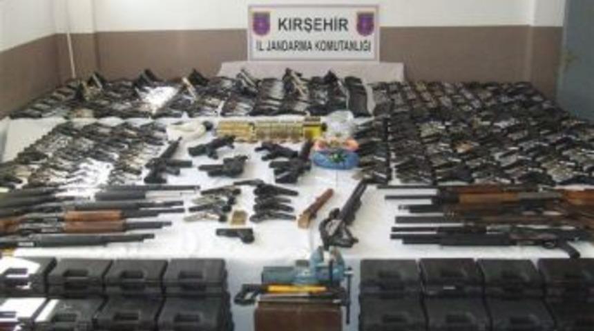 Kırşehir'de b&uuml;y&uuml;k silah ka&ccedil;ak&ccedil;ılığı operasyonu