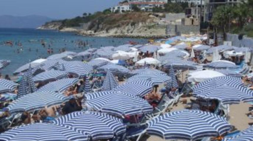 Kuşadası g&uuml;n&uuml;n ilk yarısında 35 dereceyi g&ouml;rd&uuml;