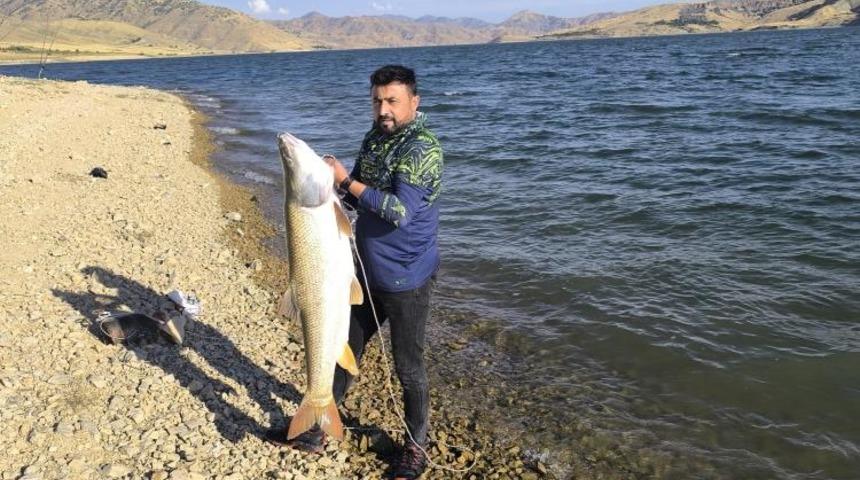 Keban Baraj G&ouml;l&uuml;&rsquo;nde 30 kiloluk dev turna balığı