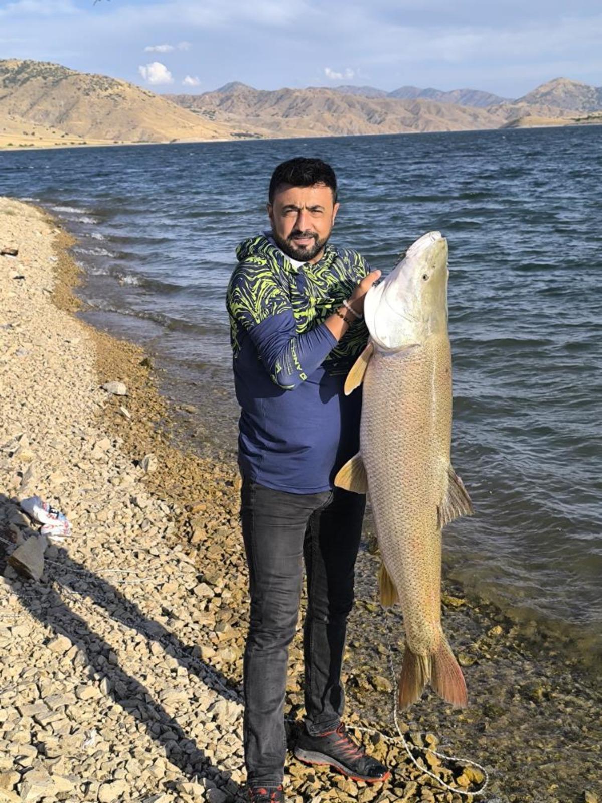 Keban Baraj G&ouml;l&uuml;&rsquo;nde 30 kiloluk dev turna balığı 1
