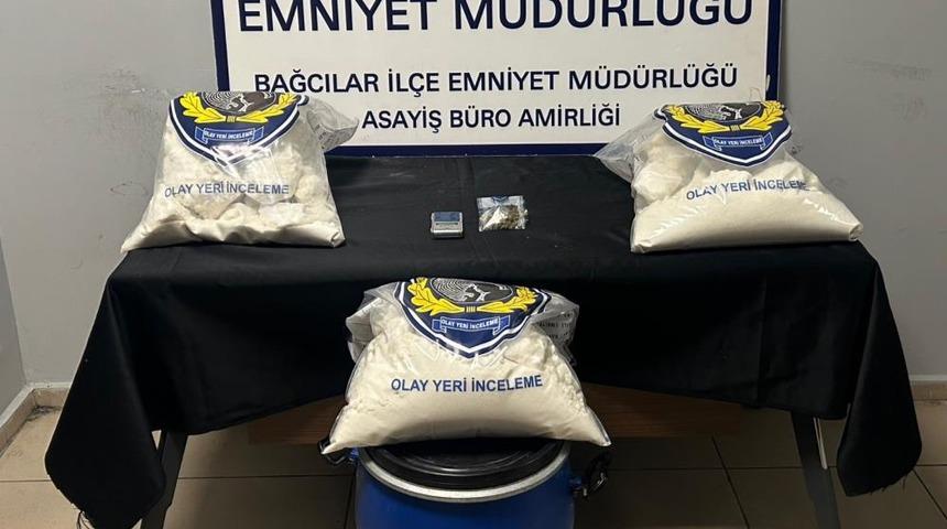 Bağcılar'da uyuşturucu imalathanesine baskın: 22 kilo 970 gram uyuşturucu ele ge&ccedil;irildi