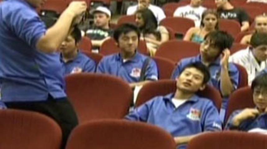 Depremzede &ccedil;ocuklara deprem zulm&uuml;