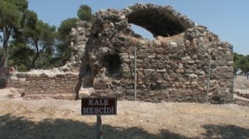 İzmir'in ilk T&uuml;rk-İsl&acirc;m eseri Kadifekale'de ortaya &ccedil;ıkarıldı