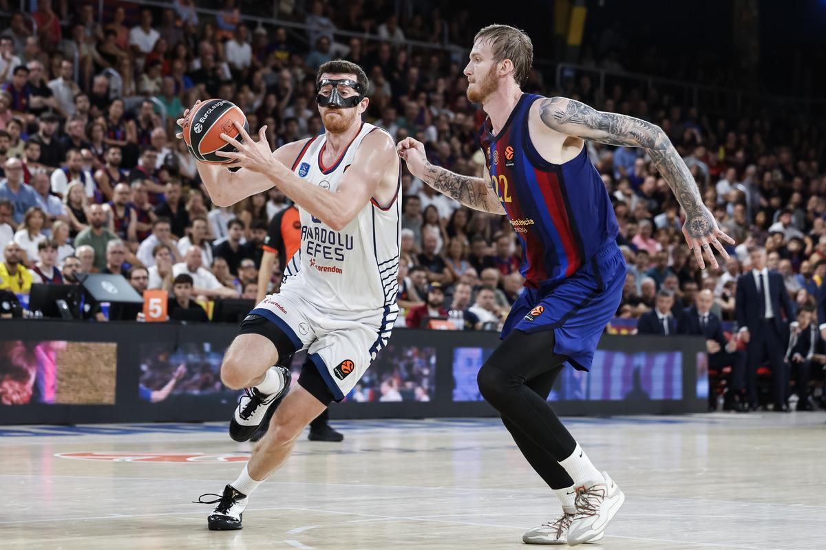 Anadolu Efes EuroLeague e mağlubiyetle başladı: Temsilcimiz son çeyrekte yıkıldı! 1