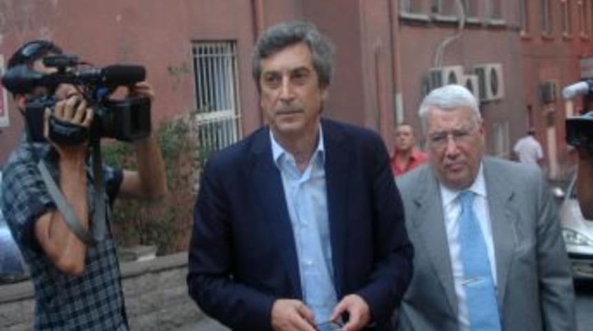 Serbest kalan &Ouml;zaydınlı, soruları yanıtsız bıraktı