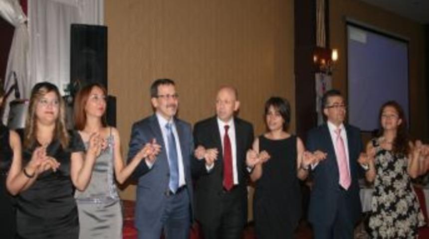 Hastanenin kuruluşunu halay &ccedil;ekerek kutladılar