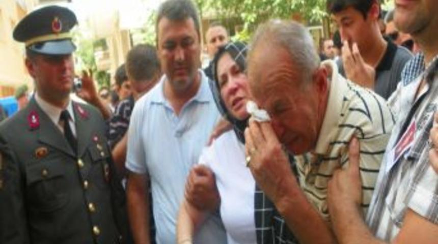 Şehit Uzman &Ccedil;avuş Akbay, g&ouml;zyaşları arasında son yolculuğuna uğurlandı