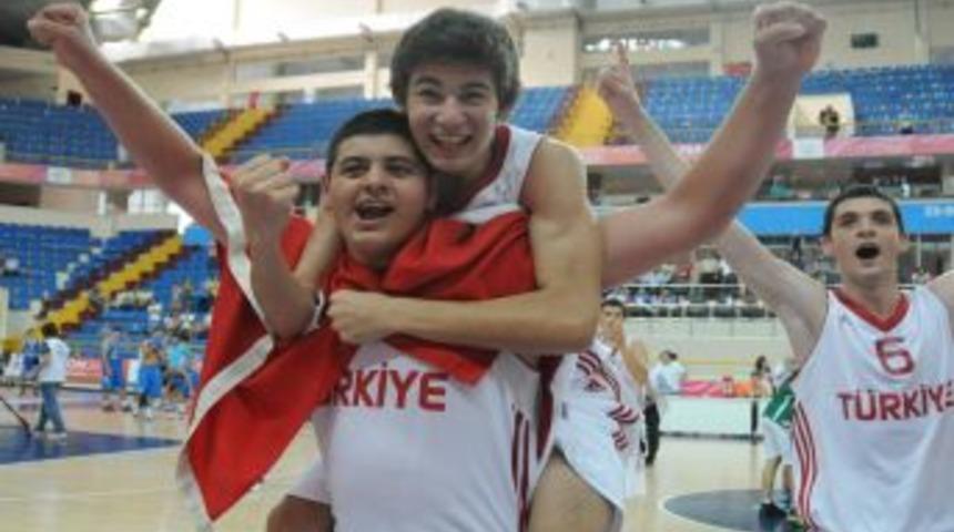 T&uuml;rkiye, basketbol ve voleybolda &uuml;&ccedil;&uuml;nc&uuml; oldu