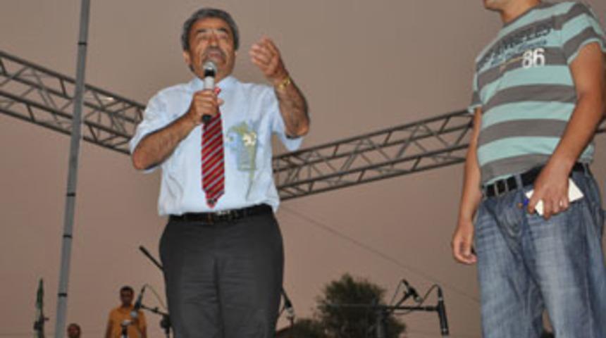 Kamer Gen&ccedil;'e yumurtalı protesto