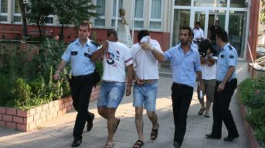 Piyasaya sahte para s&uuml;ren 3 kişi tutuklandı