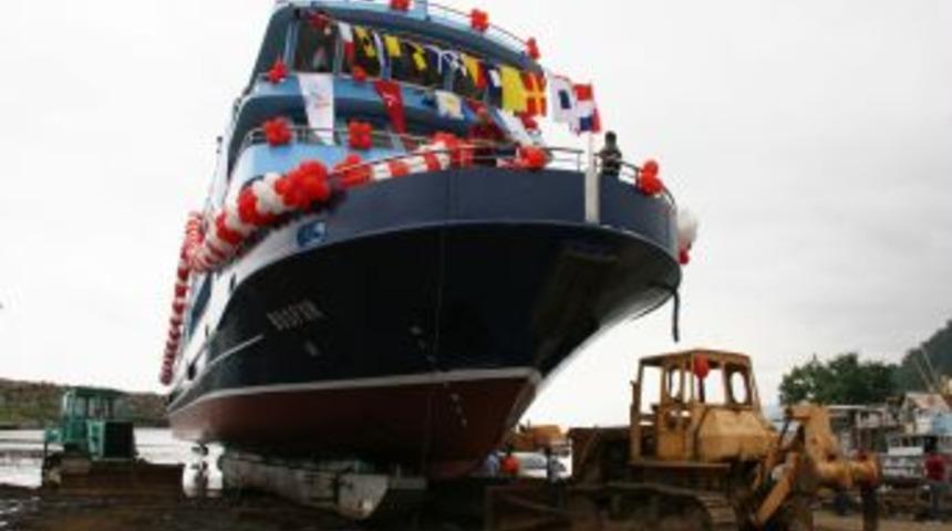 450 kişi kapasiteli y&uuml;zen lokanta denize indirildi