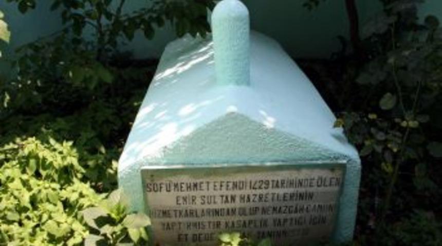 Emirsultan Hazretleri'nin kasabına ait t&uuml;rbe yenilenecek