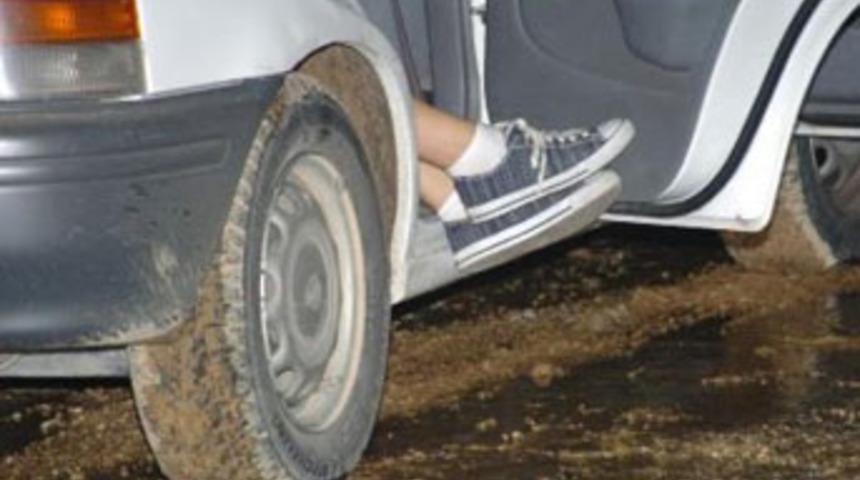 Ka&ccedil;an otomobilden ceset &ccedil;ıktı