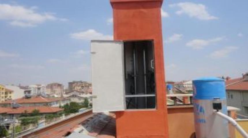 Bacanın i&ccedil;ine gizlenen baz istasyonu belediye ekiplerince m&uuml;h&uuml;rlendi