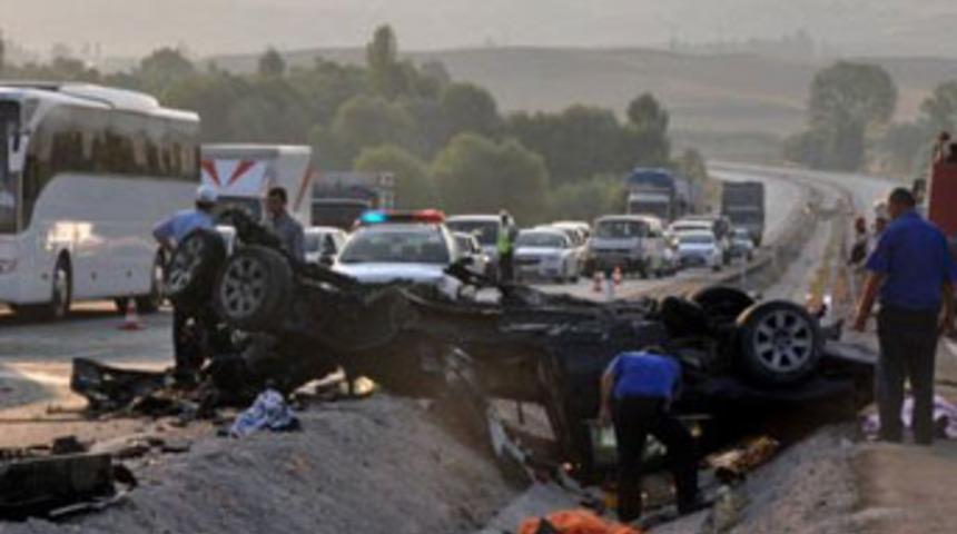 Kırıkkale'de facia gibi kaza: 3 ölü, 4 yaralı