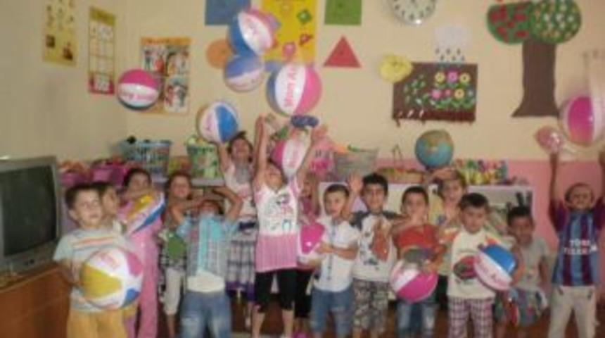 Minik y&uuml;zler g&uuml;lmeye devam ediyor