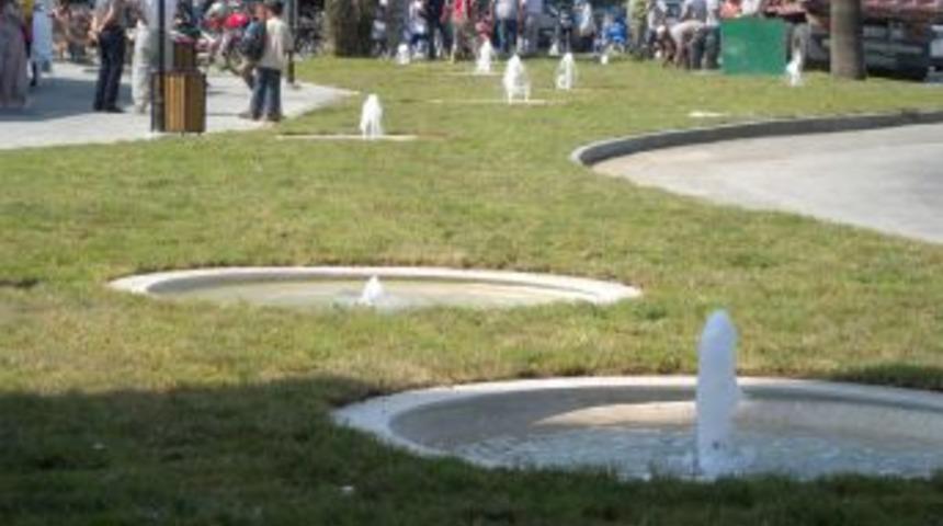 Antakya Belediyesi peyzaj &ccedil;alışmalarında kendi &uuml;rettiği &ccedil;imleri kullanıyor