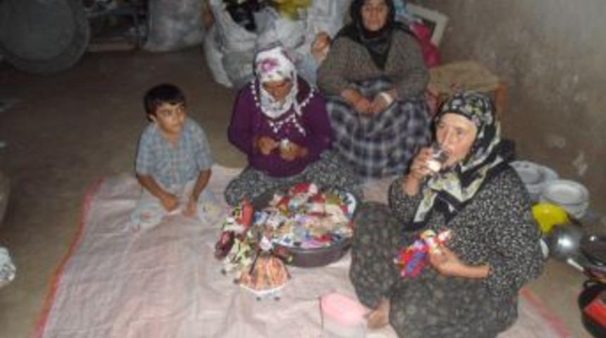 Kadınlar yeraltında serinliyor