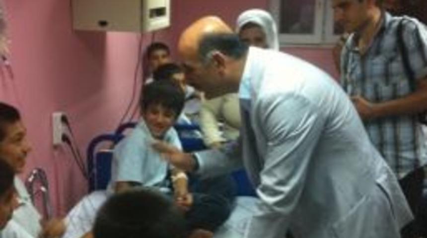 Milletvekili &Ouml;zdemir, zehirlenen &ccedil;ocukları hastanede ziyaret etti