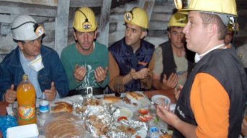 Bakan Yıldız ilk orucunu k&ouml;m&uuml;r ocağında a&ccedil;tı