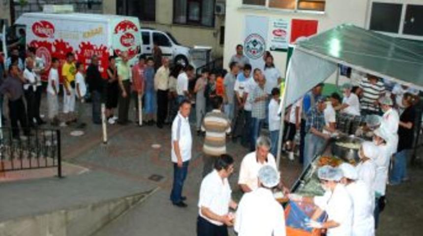 Başkan Aksu: Ramazan &ccedil;adırı yerine hijyenik ortamda yemek veriyoruz