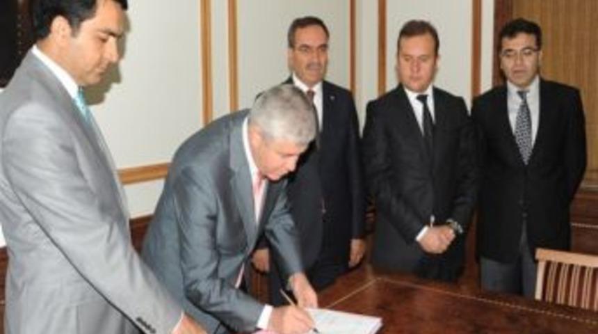 Sağlık Bakanlığı ile Ahi Evran &Uuml;niversitesi arasında protokol