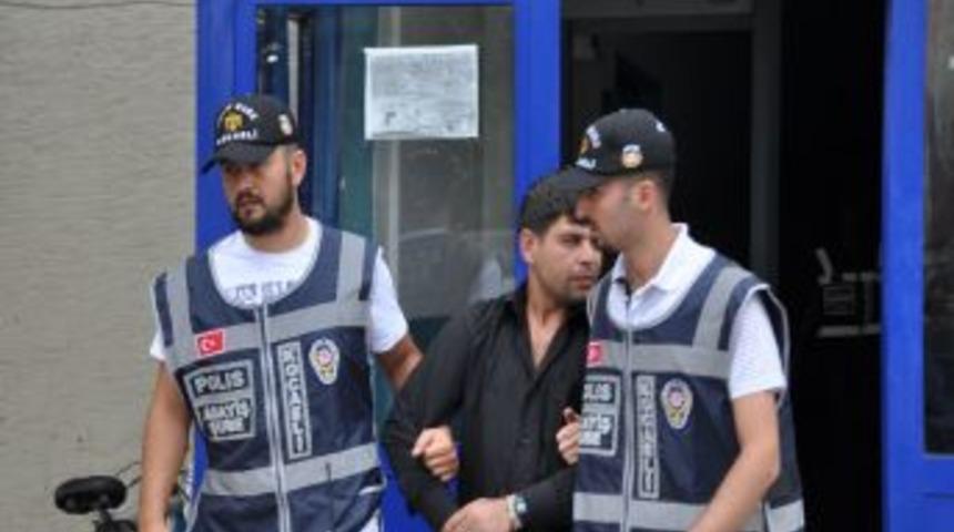 13 aylık bebekleriyle hırsızlık yaptılar