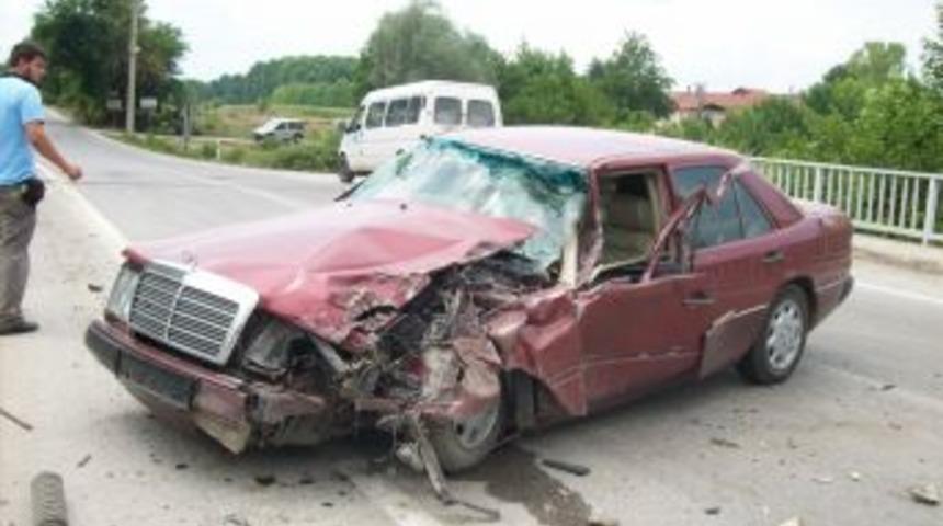 Akyazı'da trafik kazası: 2 yaralı